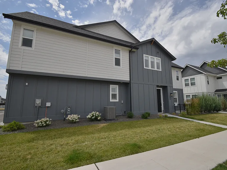 205 S Ripplerock Ln — Photo 3