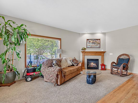 4th image of 2011 Spruce Way