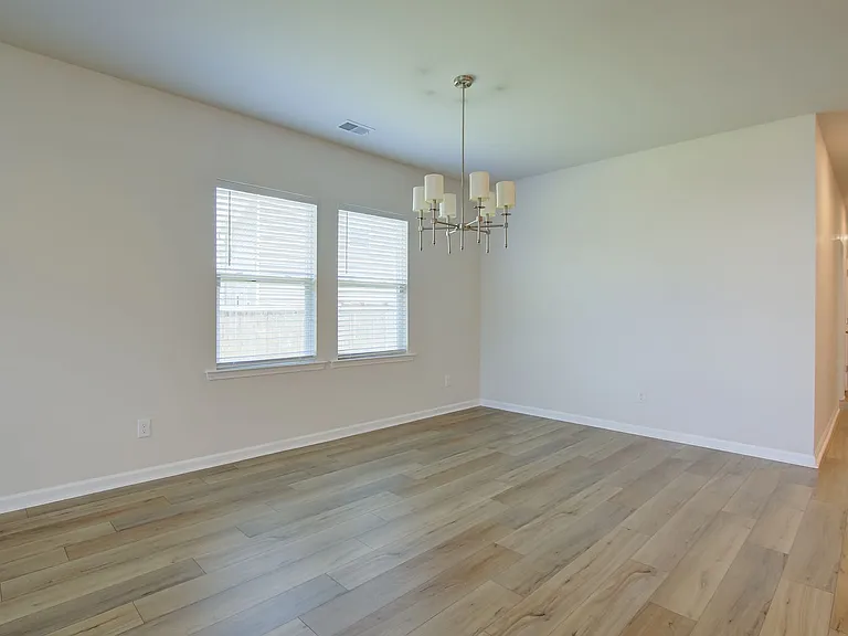 714 McRoy St — Photo 9