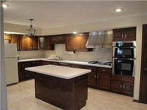 4th image of 3359 Mansion Way