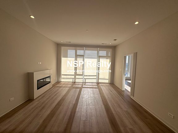 4th image of 3207 N Narragansett Ave #406