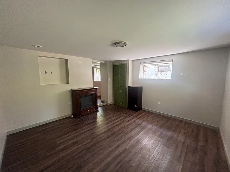 537 Deckers Creek Blvd #B — Photo 3
