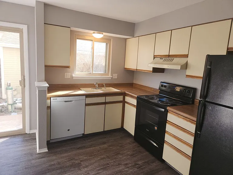 8069 Lexington Park Dr — Photo 5