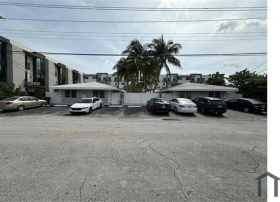 1030 N Victoria Park Rd — Photo 11