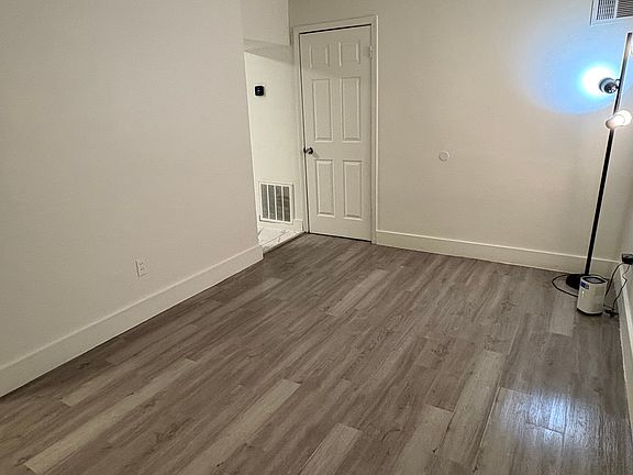 3rd image of 10252 Duke Dr