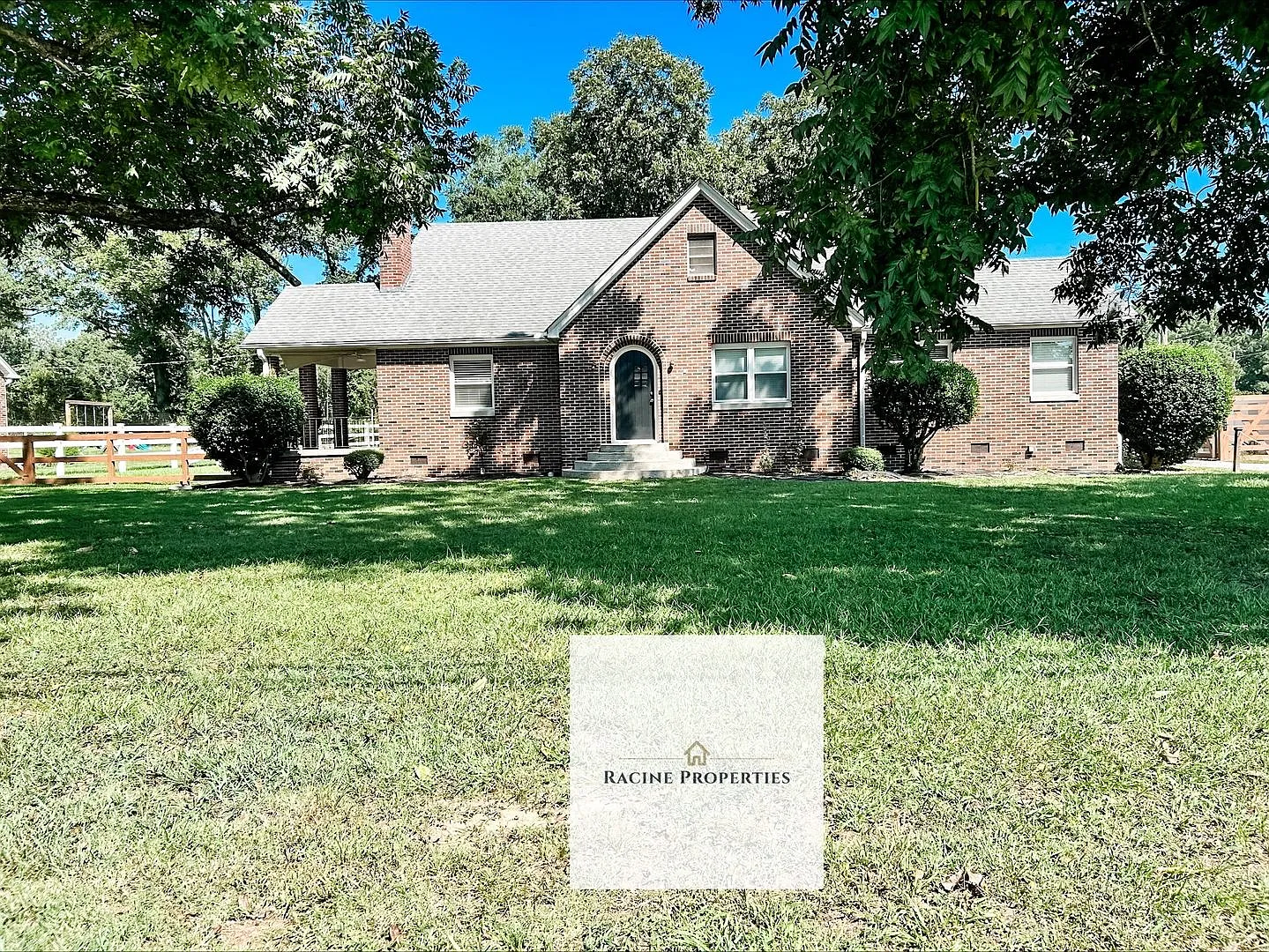 Beautiful Home Just Listed in Clinton, SC! — Photo 1
