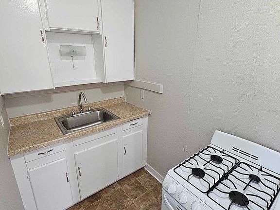 4th image of 1563 Charles Ave APT 1