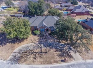 1002 Oak Ridge Ct, Kennedale, TX 76060