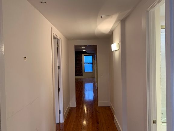 5th image of 310 E 9th St APT 2
