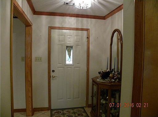 5th image of 210 Glenwood Dr