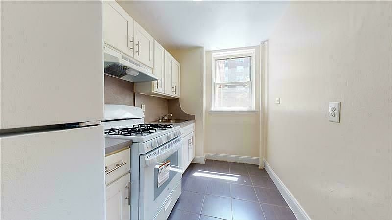 2nd image of 1487 Shore Pkwy APT 1A