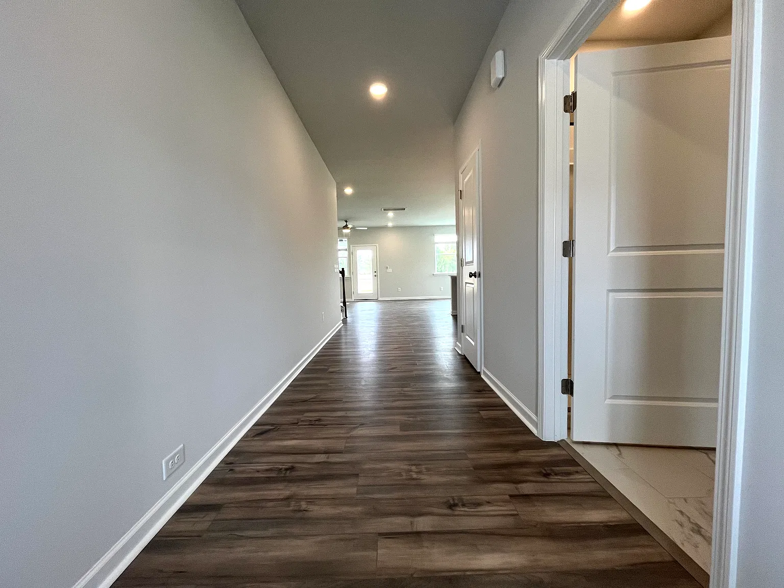 4 bed, 2890 sqft, $2,890 — Photo 2