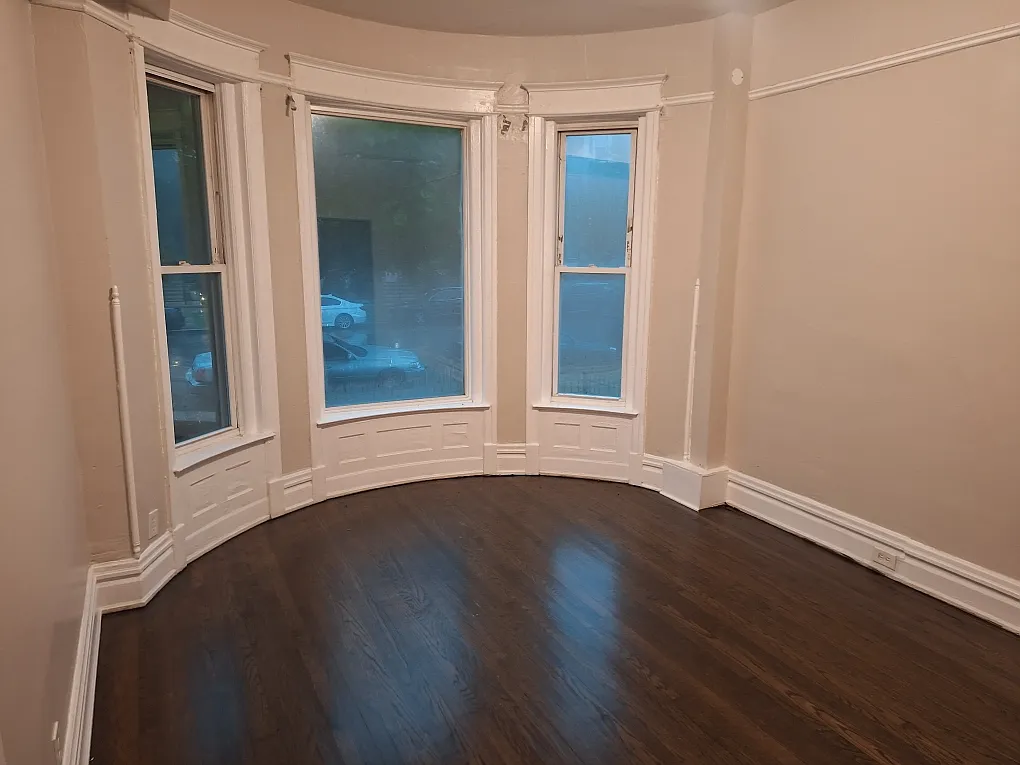 4 bed, $2,200 — Photo 2