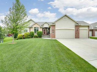 3917 N Lakecrest Cir, Wichita, KS 67205