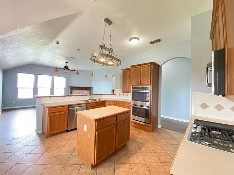 1328 Falcon Holw — Photo 13