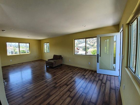 4th image of 314 1/2 N Avenue 50