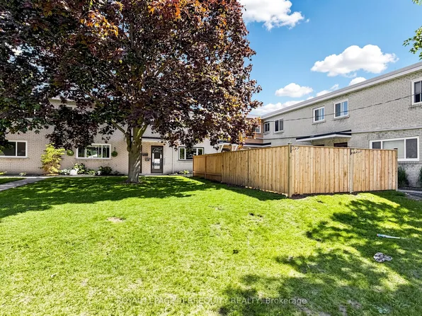 137 Furnace St E #5, Cobourg, ON K9A 2E5