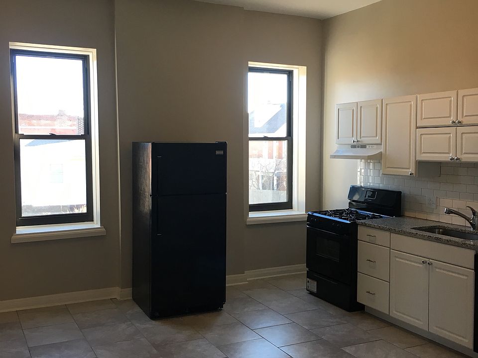 1st image of 2300 Shenandoah Ave #2303