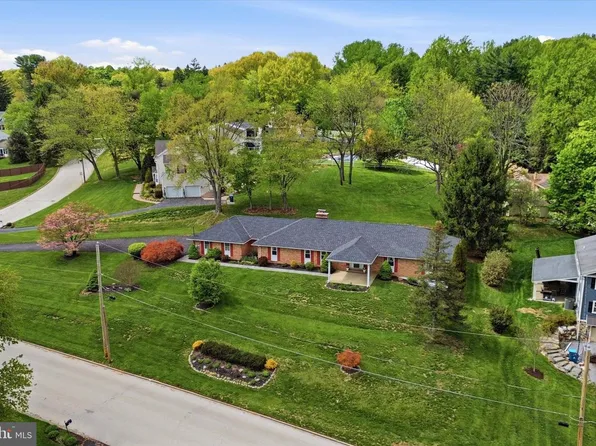 101 Caswallen Dr, West Chester, PA 19380