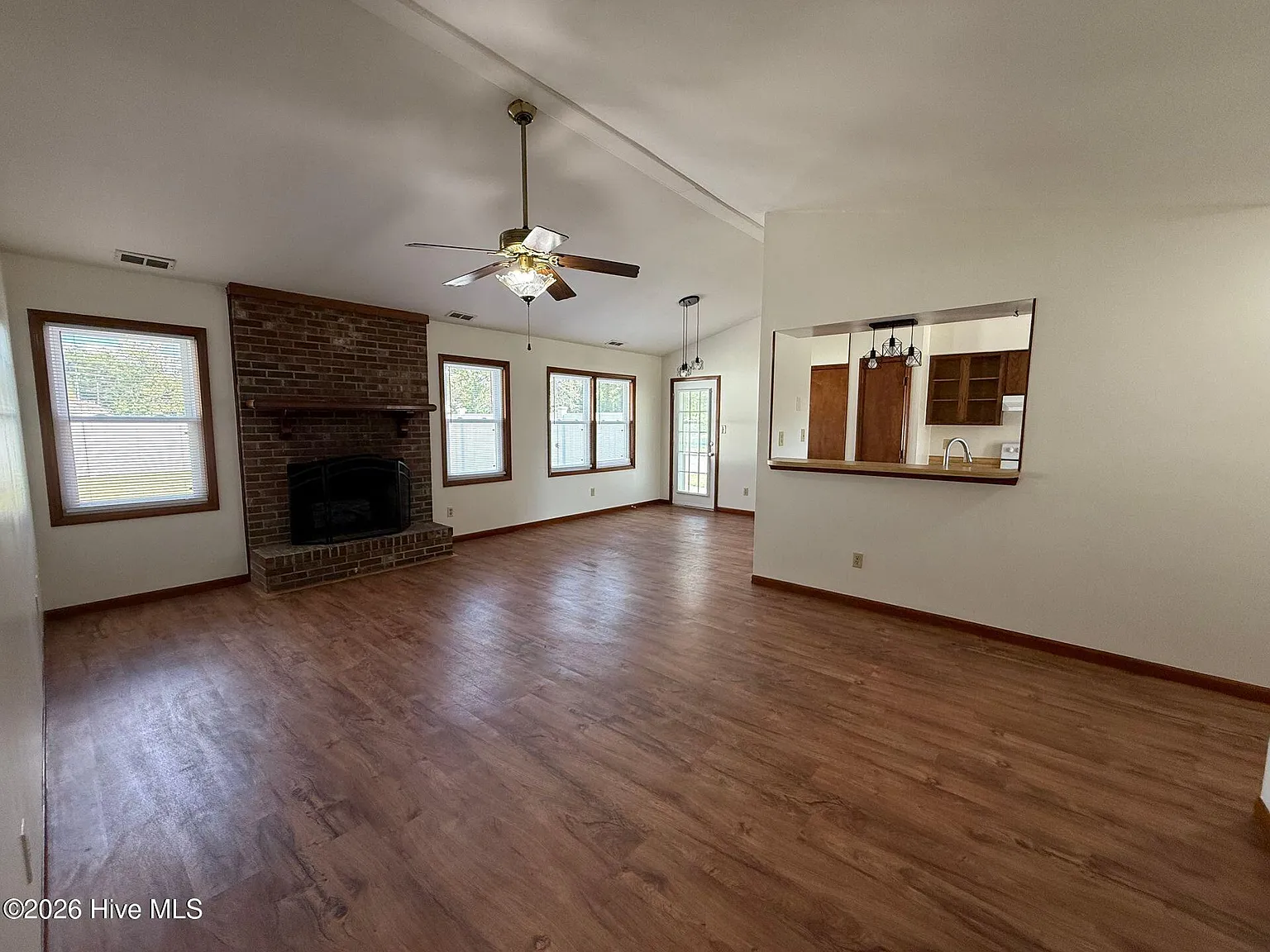 3 bed, 2.0 bath, $1,395 — Photo 2