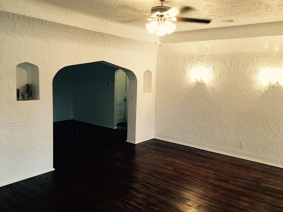 1st image of 819 S Knoxville Ave