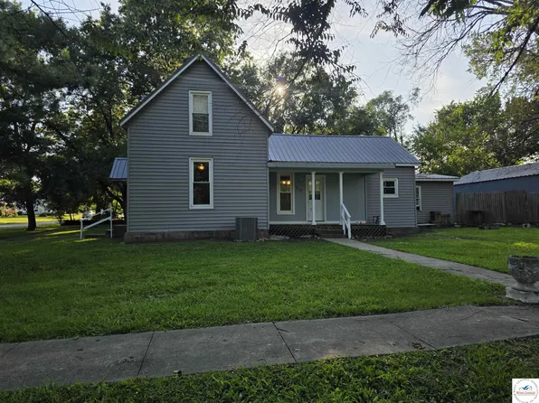 216 E 3rd St, Montrose, MO 64770