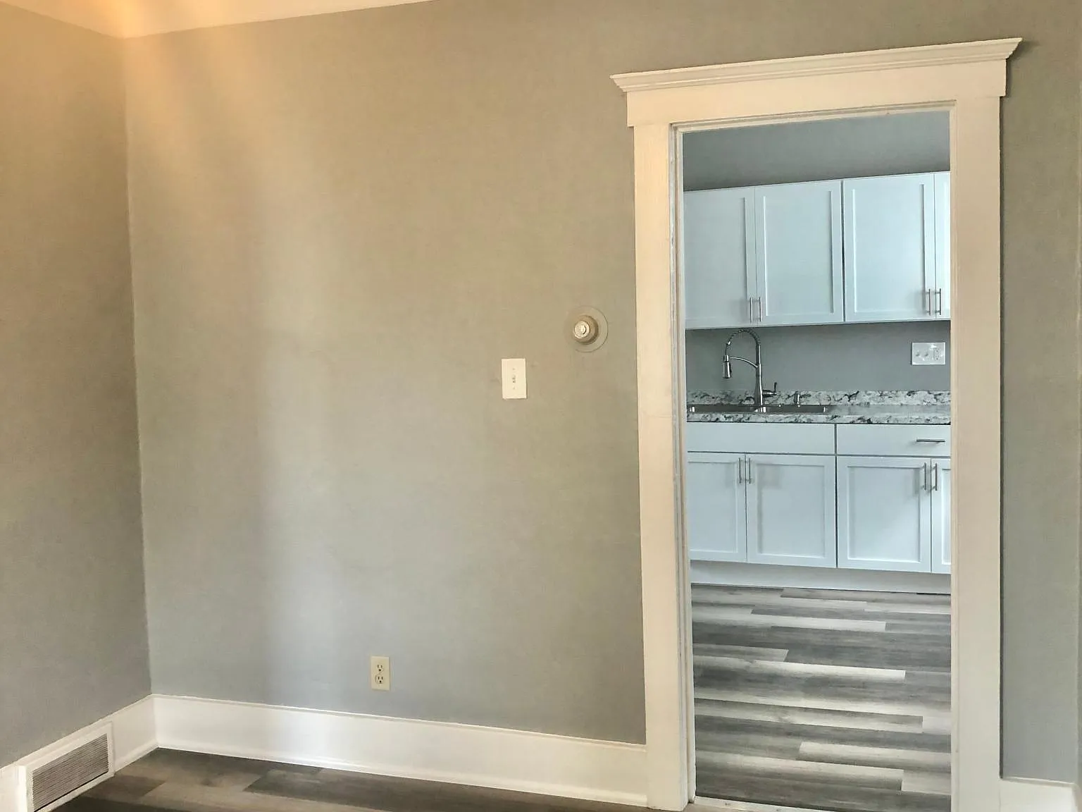 3 bed, 950 sqft, $1,300 — Photo 4