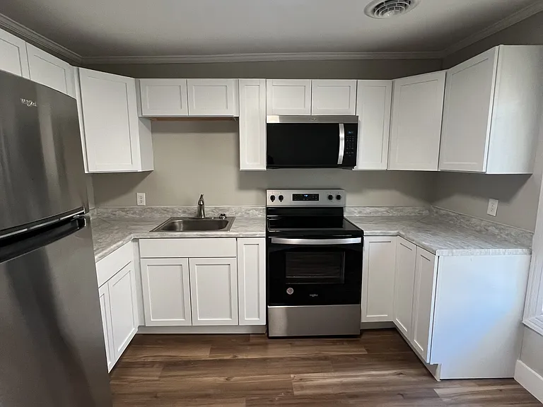 209 N Main St #B — Photo 5