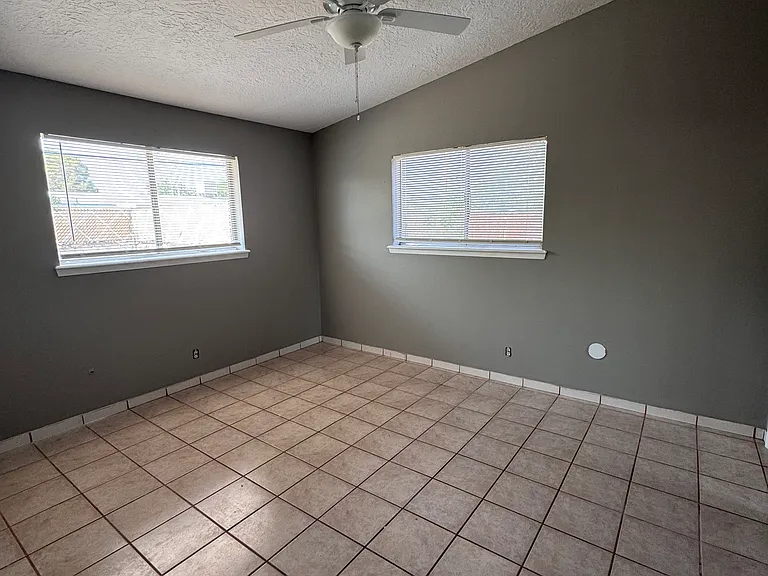 10128 Shipley Ave — Photo 7