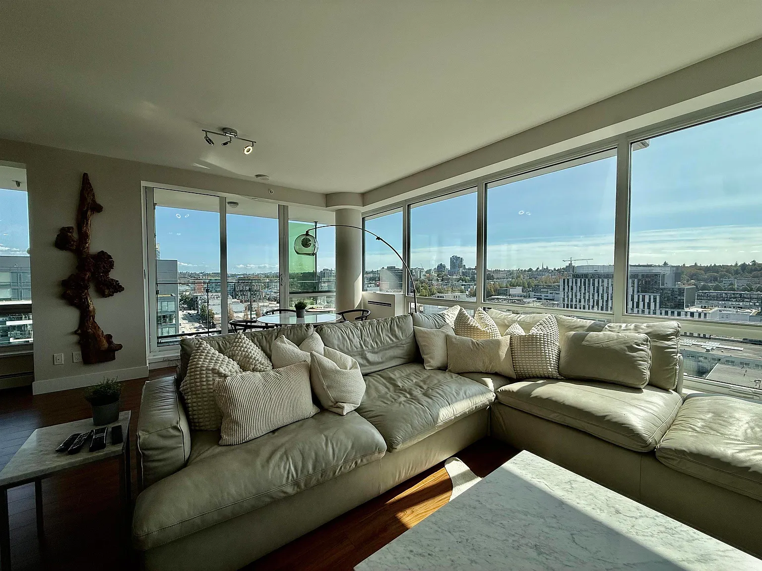 2 bed, 1720 sqft, $7,999 — Photo 2