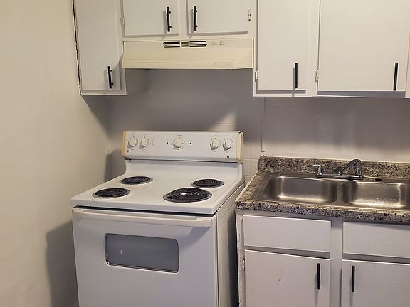 3rd image of 619 Newton Ave APT A