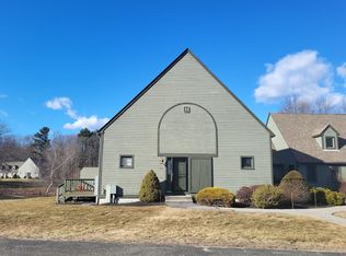 66 Montrose Dr, Stratham, NH 03885