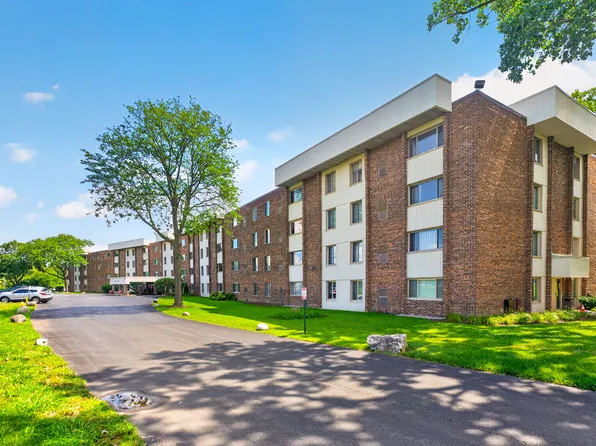841 N York St APT 428, Elmhurst, IL 60126