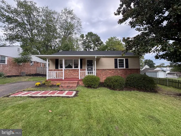 2822 E Side Dr, Alexandria, VA 22306