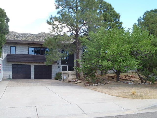 1st image of 600 La Jolla Pl NE