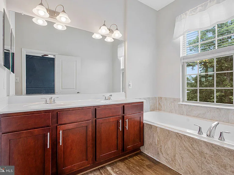 703 Skippers Ln — Photo 26