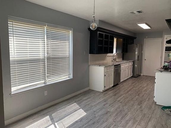 4th image of 1127 Western Springs Dr