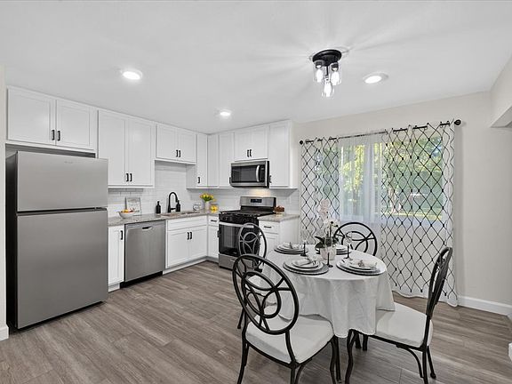 5th image of 940 Lees Ln