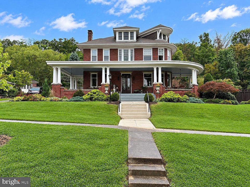 1st image of 827 Windsor Rd