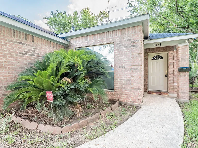 9438 Ashville Dr — Photo 15