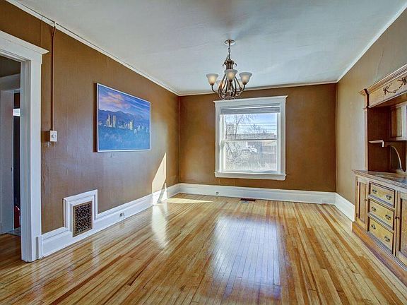 4th image of 926 N Ogden St