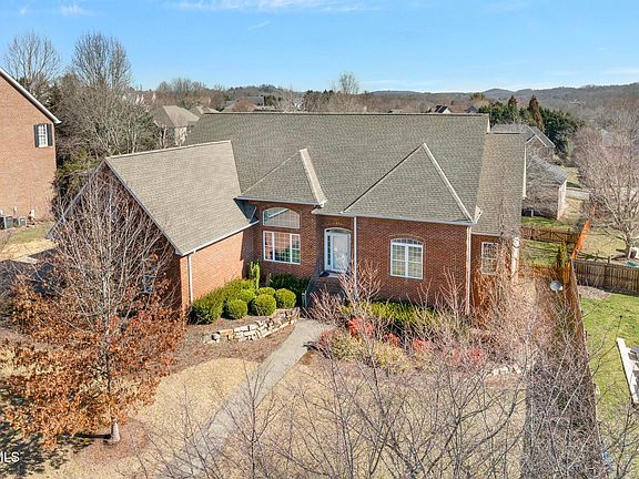 4th image of 110 Emerald Chase Cir