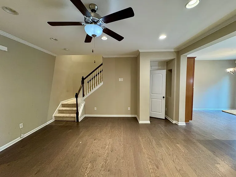 9623 Glenburn Ln — Photo 2