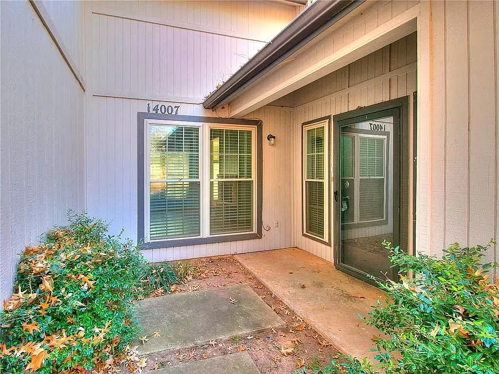 14007 Crossing Way E — Photo 2
