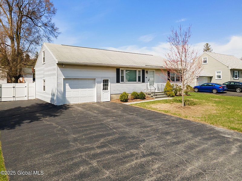 3rd image of 36 Red Fox Drive