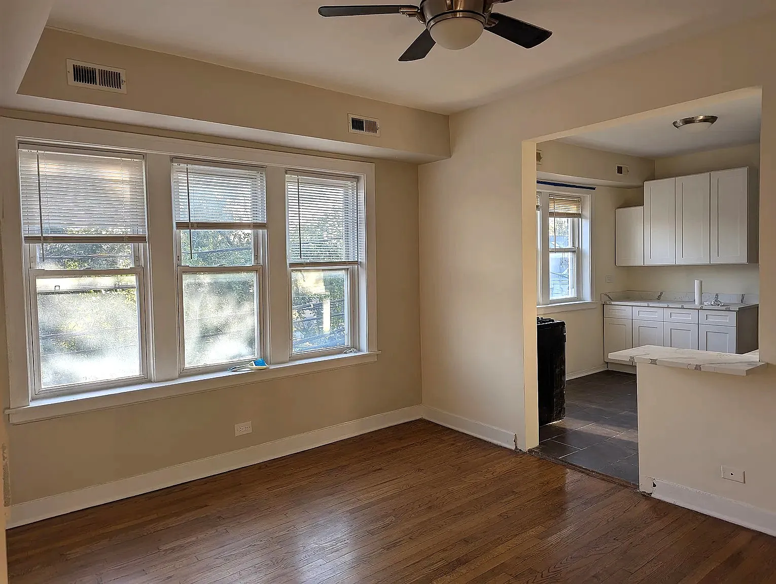 2 bed, 1000 sqft, $2,350 — Photo 3