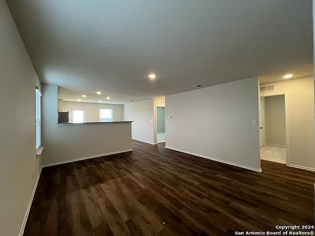 3 bed, 2.0 bath, 1204 sqft, $1,795 — Photo 3