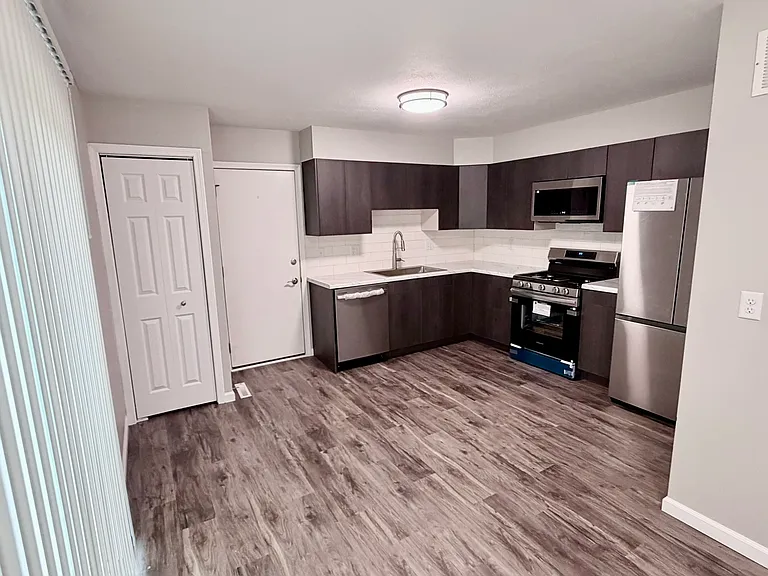 Kitchen. All brand new appliances.