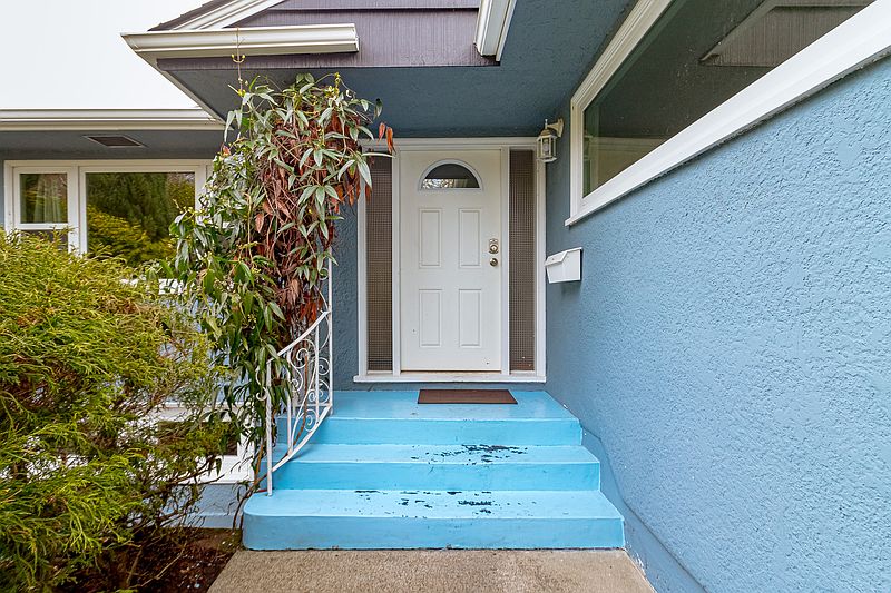 Saanich House for rent - 3 Bedrooms — photo 43