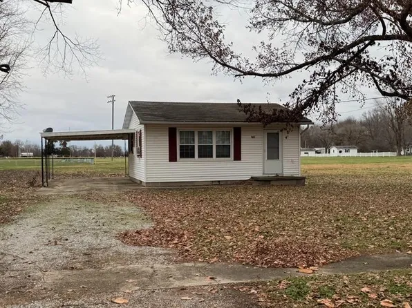 502 W Bond Ave, Patoka, IL 62875